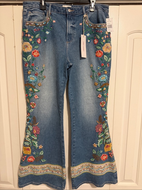 DRIFTWOOD Denim - NWT Driftwood Embroidered Floral Bootcut Jeans - Blue